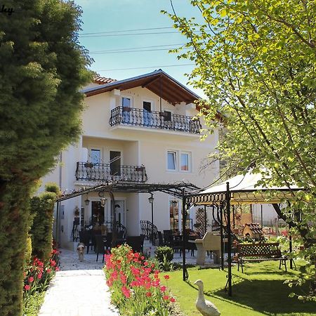Pension Lale Apartment Pestani Ngoại thất bức ảnh