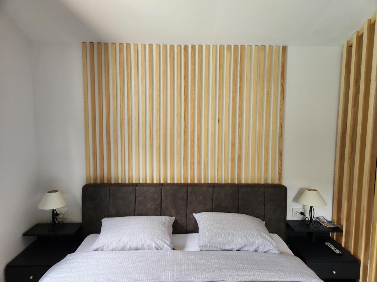 Pension Lale Apartment Pestani Ngoại thất bức ảnh