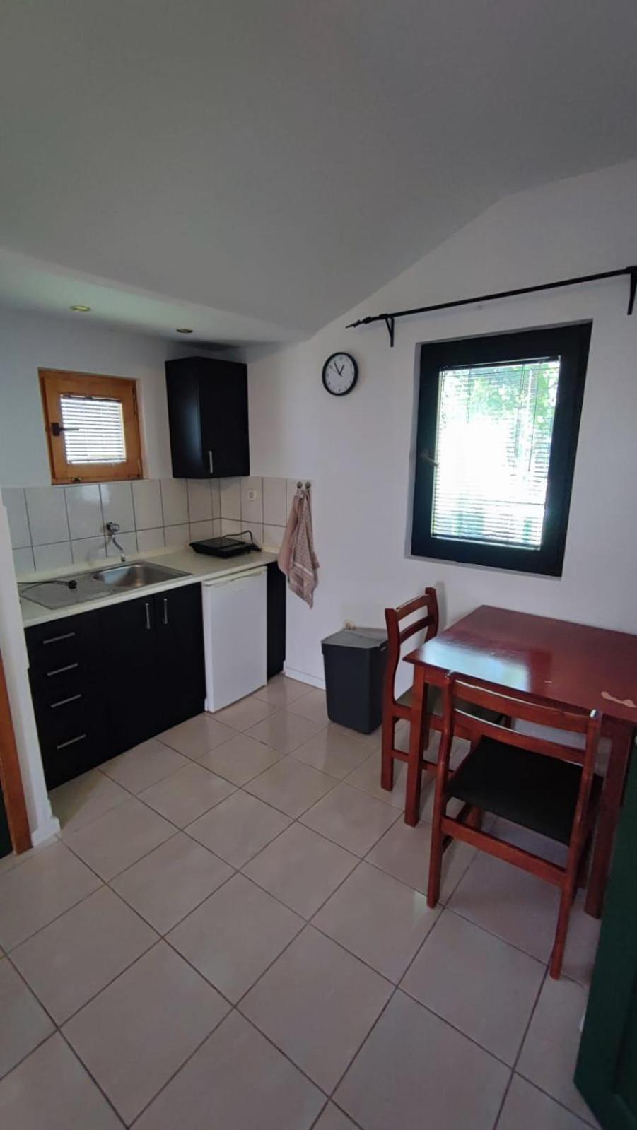 Pension Lale Apartment Pestani Ngoại thất bức ảnh